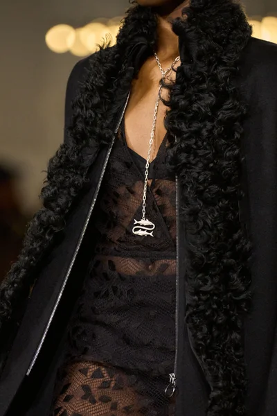 Look 90